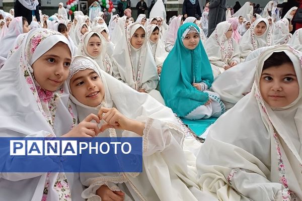 برگزاری جشن تکلیف مختص ۱۰۰۰ دانش‌آموز دختر در مسجد سلمان فارسی