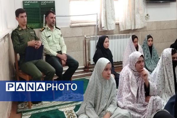 اقامه نماز جماعت ظهر و عصردر دبیرستان شهید مجید دهنوی 