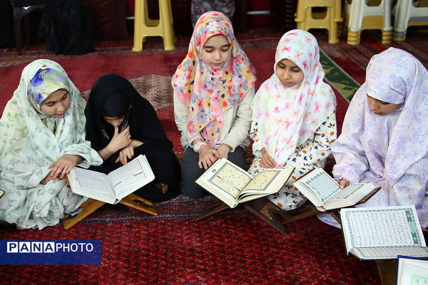 اعتکاف دانش‌آموزی در مسجد فاطمه الزهرا (س)