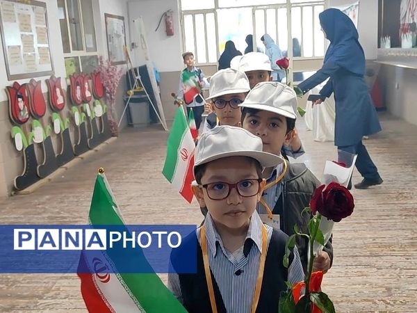 آیین جشن شکوفهها در دبستان شاهد شهید بهنام محمدی ناحیه 2 کرج