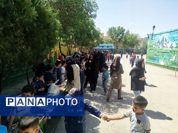 برگزاری بازارچه درون مدرسه‌ای در دبستان مبین شیروان