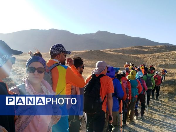 صعود هیات کوهنوردی خراسان شمالی به قله بابا سبز فاروج 