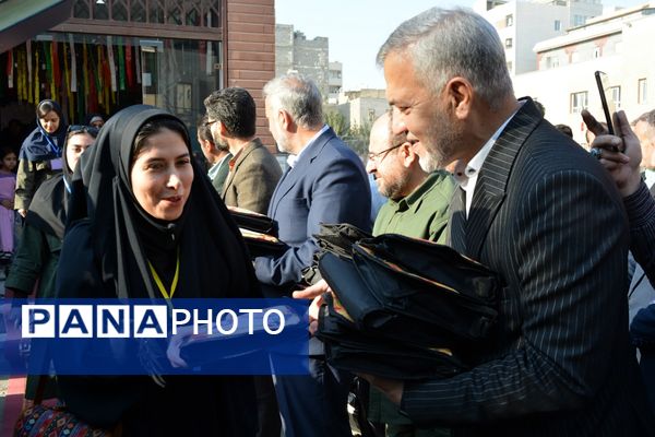 بدرقه دانش‌آموزان بهارستانی به راهیان‌نور