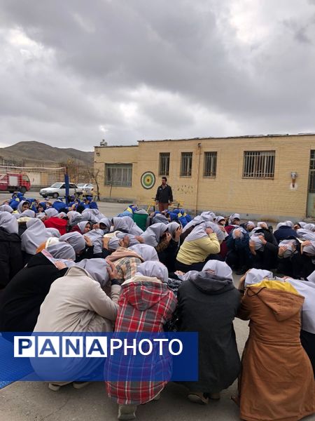 برگزاری مانور زلزله در شهرستان رازوجرگلان 