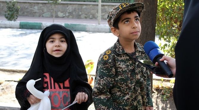 شور انقلابی گام‌های نوجوانان در مسیر ۱۳ آبان