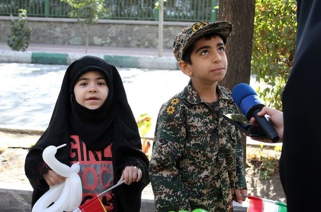 شور انقلابی گام‌های نوجوانان در مسیر ۱۳ آبان