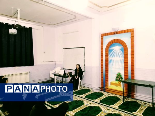 تبادل تجربه برترین‌های کنکور کاشمر در دبیرستان فاطمیه