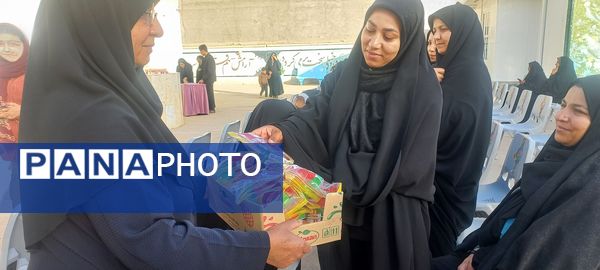 جلسه انجمن اولیا و مربیان در دبیرستان شهید محمدی‌پور