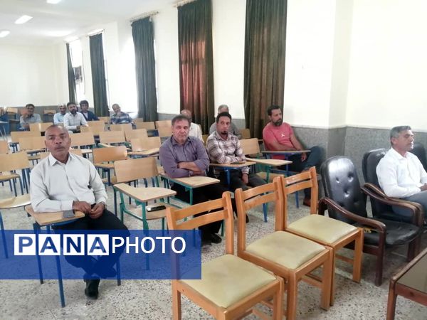 انتخابات انجمن اولیا و مربیان در دبیرستان علی سایانی فین