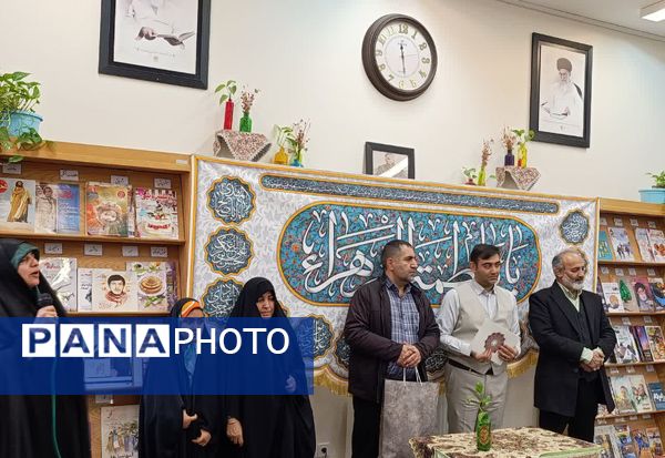 تقدیر از مادر شهید مهدی زاهدلویی در کتابخانه امام علی(ع) قم