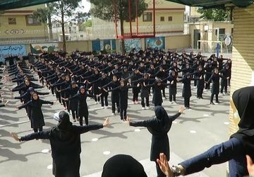   مراسم نرمش صبحگاهی در کازرون



