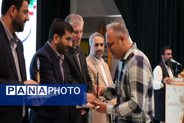 تجلیل از طلایه‌داران برتر تعلیم و تربیت ، آیین تقدیر از معلمین نمونه شهرستان پاکدشت 