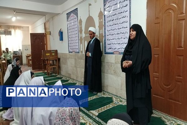 اقامه نماز جماعت ظهر و عصردر دبیرستان شهید مجید دهنوی 