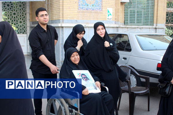جلوه‌های حماسی از حضور نوجوانان قمی در مراسم تشییع شهدا 