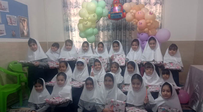 زنگ شکوفه ها در دبستان حکمت آباده