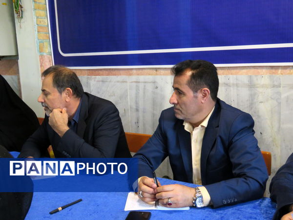 میزخدمت آموزش و پرورش ناحیه ۳ کرج فرصتی برای تعامل مستقیم و رفع مشکلات آموزشی