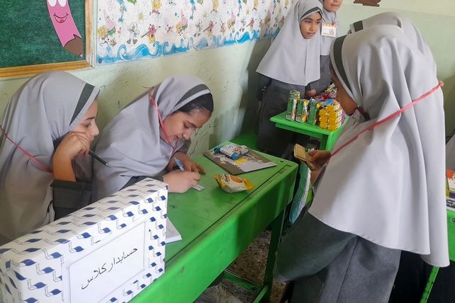 یادگیری خلاقانه ریاضی در کلاس چهارم: برگزاری فعالیت فروشگاهی برای دانش‌آموزان