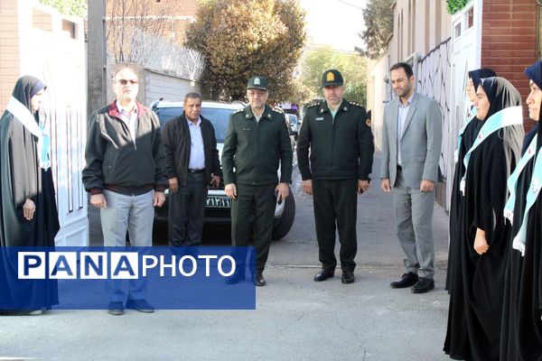 جوشش غیرت و همدلی دانش‌آموزان رباط‌کریم در مراسم وطن‌یار