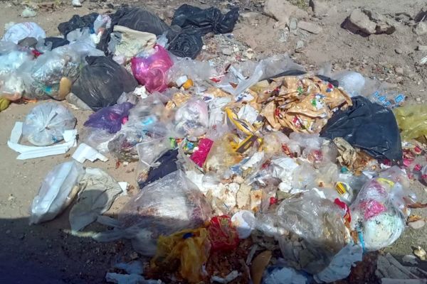 مشکلات بهداشتی منطقه ده محسن؛‌ زباله‌ها همچنان جمع‌آوری نمی‌شوند