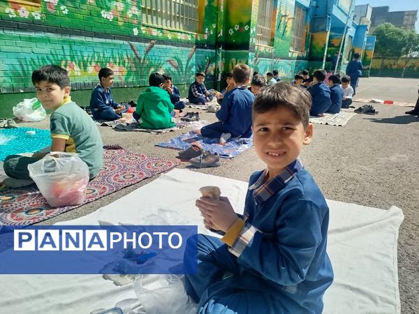 صبحانه سلامت در مدرسه پسرانه مبین شیروان