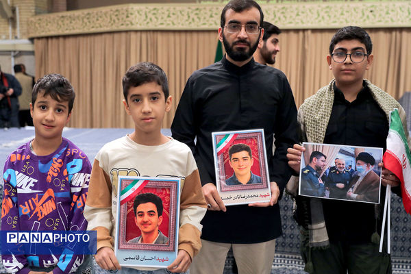 دیدار هزاران نفر از دانش‌آموزان و دانشجویان با رهبر انقلاب