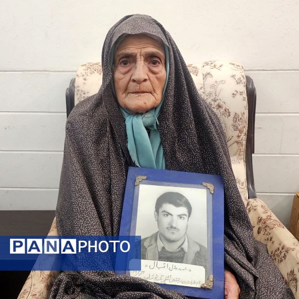 ادای احترام خبرنگاران پانا به مقام شهید جلال اقبال در چهل وششمین دیدار با خانواده شهدا
