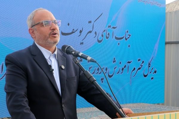 حضور خانواده معظم شهدا در برنامه‌های آموزش و پرورش انگیزه‌بخش است