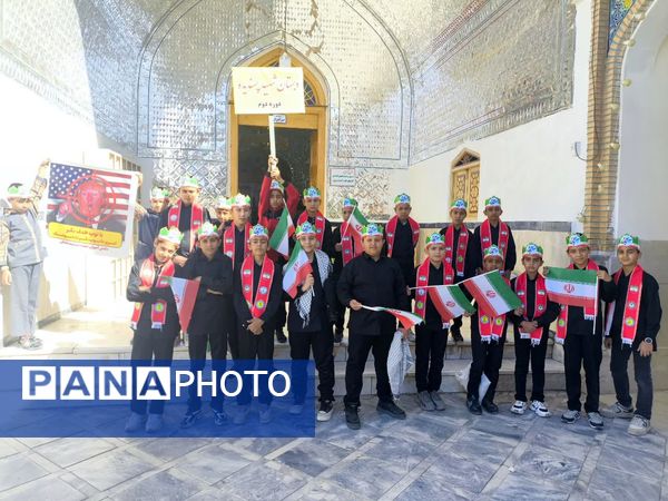 حماسه آفرینی پیشتازان دبستان شهید پسندیده فدافن در راهپیمایی ۱۳ آبان کاشمر