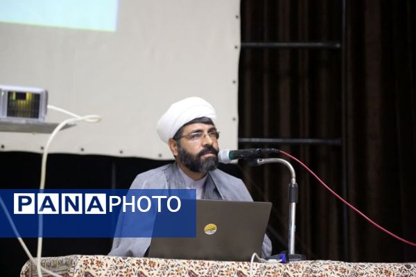 سلسله نشست‌های تبیینی «آب و سراب» در شهرستان فارسان