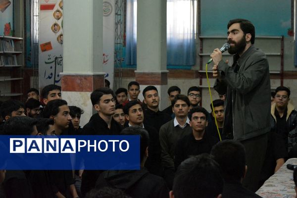 هم‌نوایی دانش‌آموزان مدرسه شهدای علم و فناوری در سوگ حضرت زهرا(س)