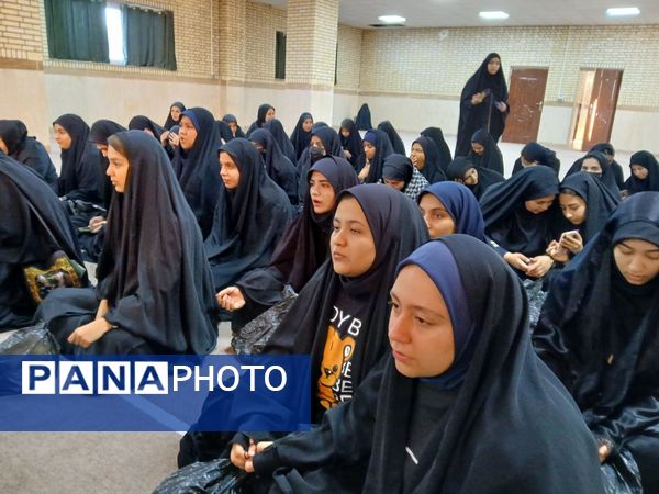 مراسم بدرقه دانش‌آموزان دختر مدارس شهرستان ملارد به مناطق عملیاتی جنوب کشور 