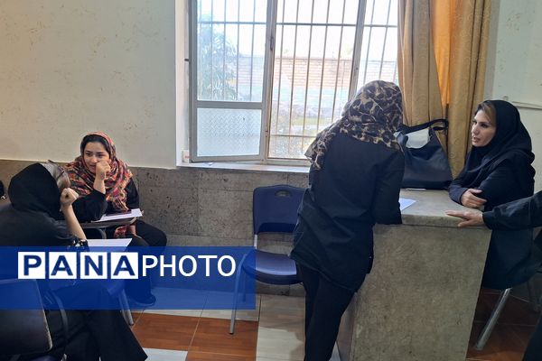 دیدار اولیا و معلمان در جهت بررسی وضعیت تحصیلی دانش‌آموزان 