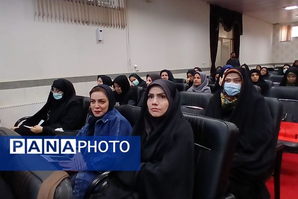 نشست هم‌اندیشی کارشناسان اداره کل و مسئولین و مدیران مدارس منطقه چهاردانگه