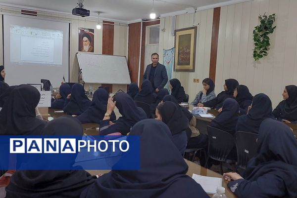 کارگاه مشاوره تحصیلی در دبیرستان دخترانه شهید محمدتقی دستغیب ناحیه 3 شیراز