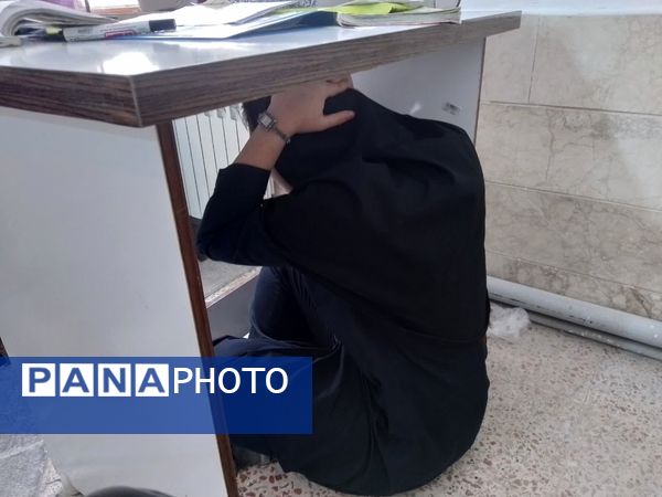 بیست و ششمین مانور سراسری زلزله در دبیرستان دخترانه فاطمیه