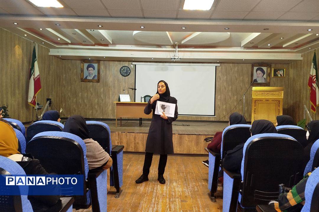 کارگاه آموزشی مراقبین و رابطین سلامت با محوریت آنفلونزا، تغذیه سالم، دخانیات