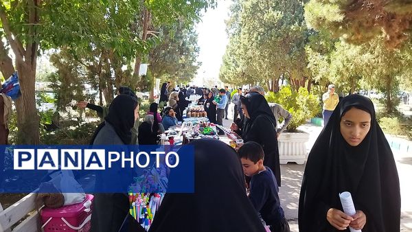 بازارچه مقاومتی در گلزار بهشت فضل نیشابور 