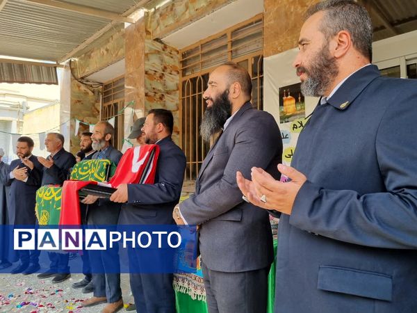 پرچم گردانی حرم مطهر امام رضا (ع) در دبیرستان دخترانه خدیجه کبری (س) ناحیه۴ اصفهان