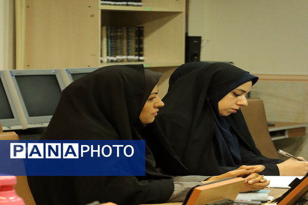 اولین نشست هیات امنای پژوهش سرای خواجه نصیرالدین طوسی و تقدیر از دانش‌آموزان نخبه پژوهشی