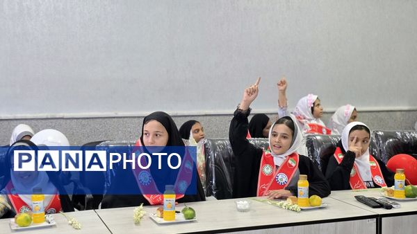 تبریک پیشتازان کوچک به مدافعان بزرگ امنیت در هفته نیروی انتظامی