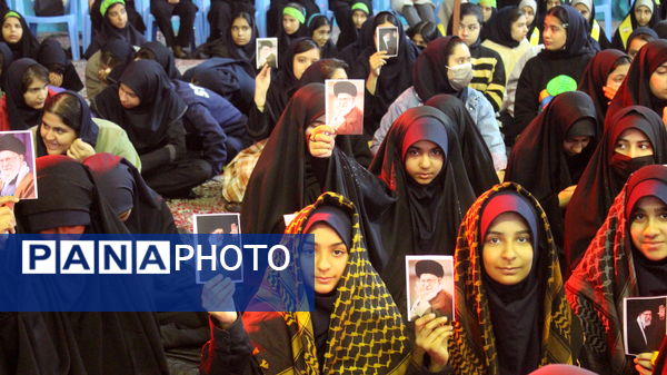 حضور پررنگ دانش‌آموزان دختر در آیین فاطمیون کرمان