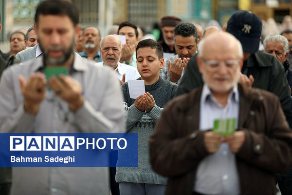 اقامه نماز عید سعید فطر- امامزاده پنج تن(ع) لویزان