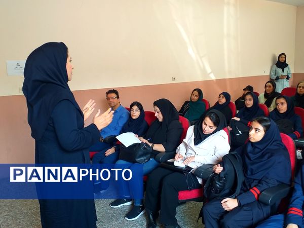 برگزاری جلسه انجمن‌ دانش‌آموزی در پژوهش‌سرای بوعلی سینا شهرستان ملارد