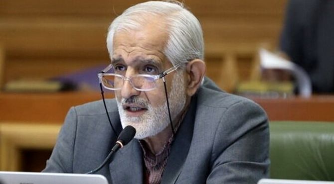 مخالفان انتخاب شهردار دست از انتقاد برنمی‌دارند