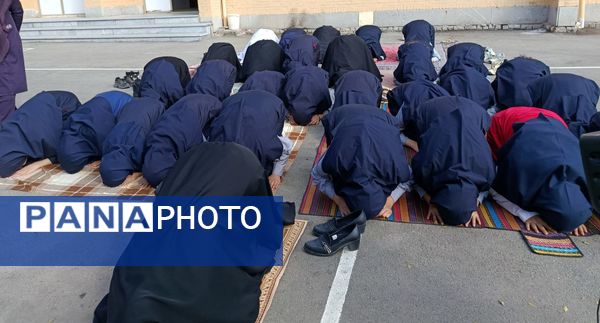 اقامه نماز باران در دبیرستان دخترانه یک وکیلی 3