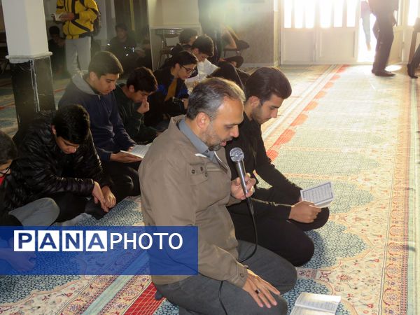 عزاداری شهادت حضرت فاطمه زهرا (س) و قرائت زیارت عاشورا در دبیرستان شاهد ابوذر غفاری 