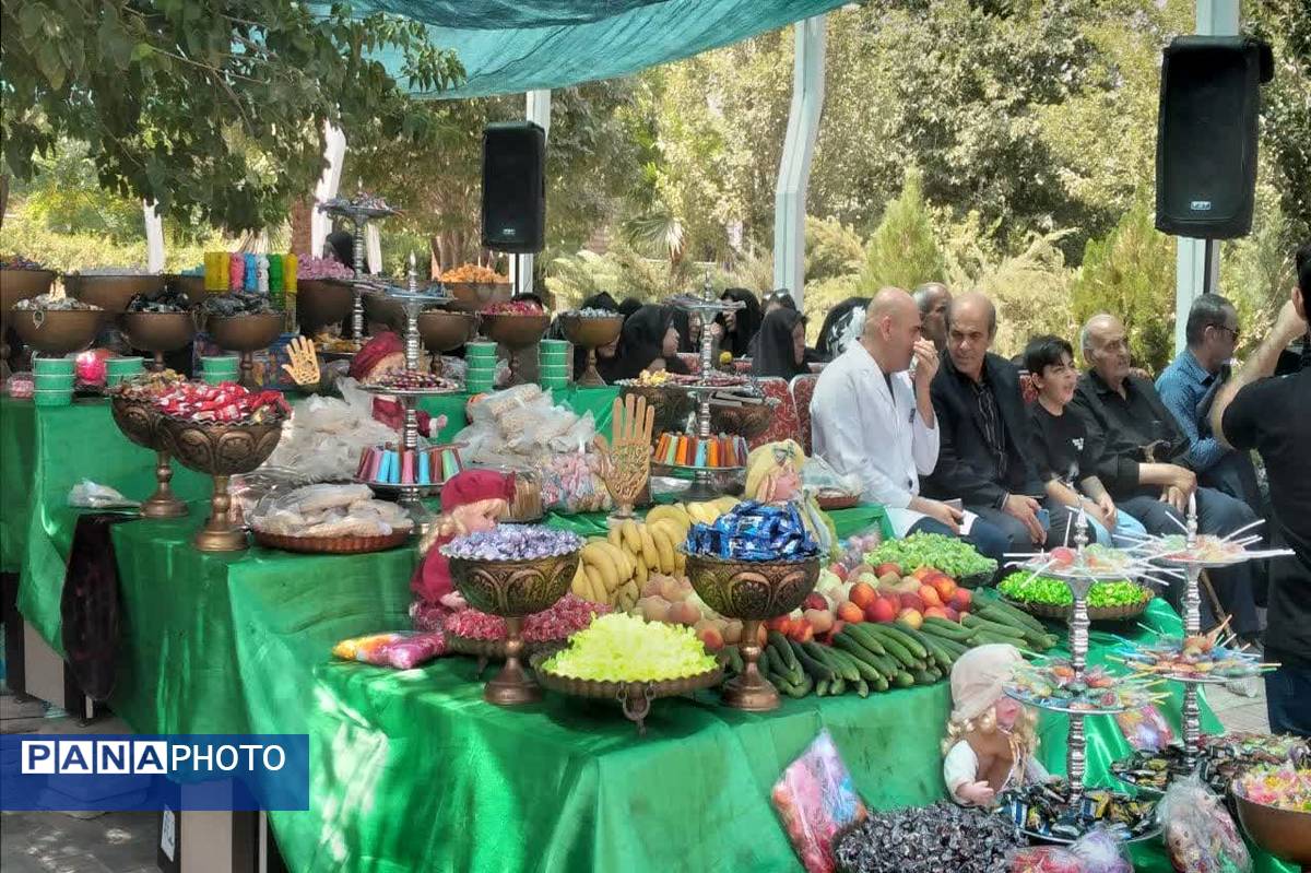 برپایی سفره‌ی احسان در محوطه بیمارستان فوق تخصصی آیت‌الله یثربی کاشان