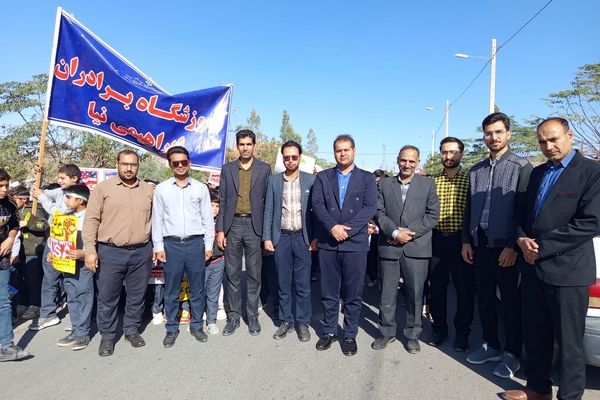 قدم‌های کوچک، ایمان‌های بزرگ؛ حضور باشکوه دانش‌آموزان دبستان برادران ابراهیمی‌نیا در ۱۳ آبان