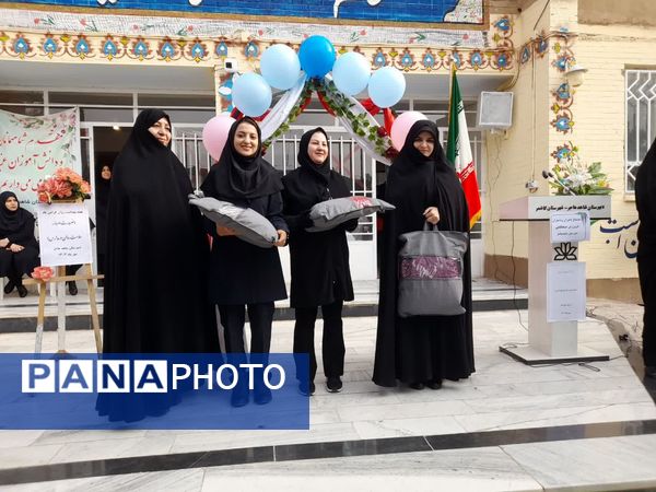 اجتماع مادران و دختران در ورزش صبحگاهی دبیرستان شاهد هاجر