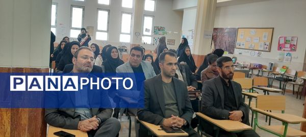 افتتاحیه نمایشگاه پژوهشی و فناورانه دبیران و دانش‌آموزان شهرستان ملارد در دبیرستان فرزانگان استعداد درخشان